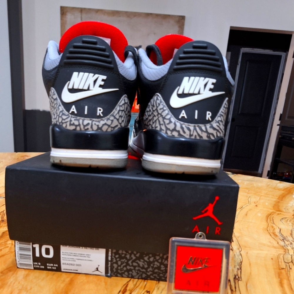 Authentic Air Jordan retro 3 black cement 2018 mens size 10